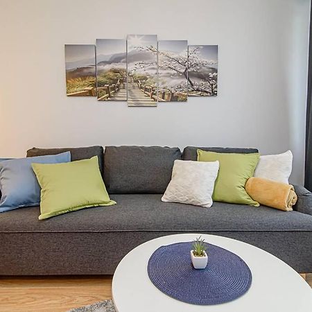 Bright Apartment,For 1-4,Near Old Town วิลนีอุส ภายนอก รูปภาพ