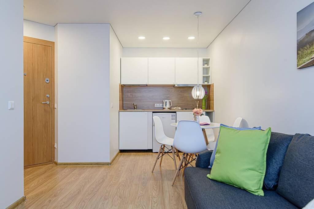 Bright Apartment,For 1-4,Near Old Town วิลนีอุส ภายนอก รูปภาพ