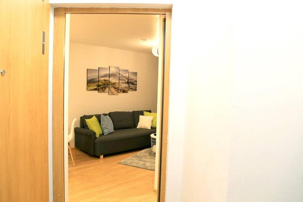 Bright Apartment,For 1-4,Near Old Town วิลนีอุส ภายนอก รูปภาพ